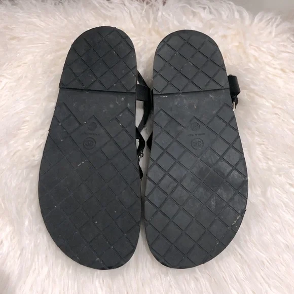 💥 CHANEL Leather Chain Gladiator Dad Sandals Sz 37 - Picture 7 of 10